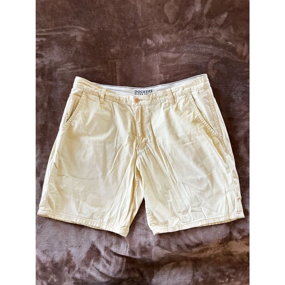 Dockers Alpha Khaki Men’s Cream Chino Flat Front Shorts 5 Pocket Size W34
